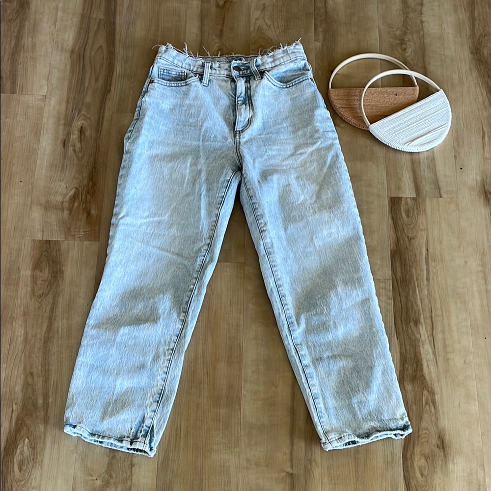Universal Thread Blue Straight Leg Jeans High-Waisted